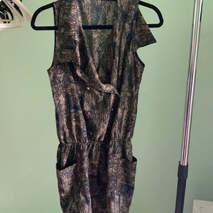 Mini dress with collar and pockets